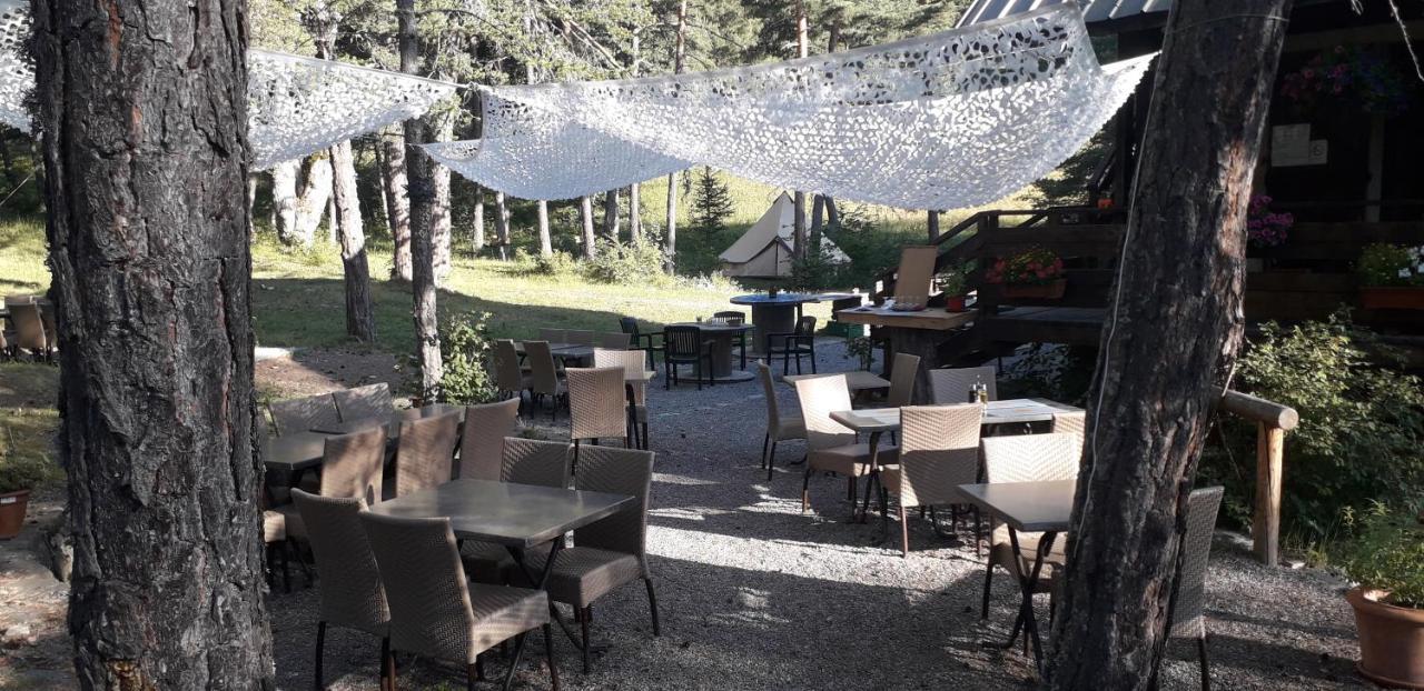 Les Pinees Hotel Chateauroux-les-Alpes Eksteriør billede