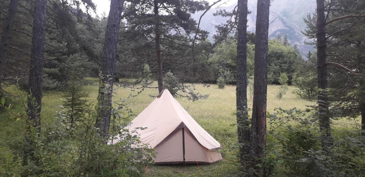 Les Pinees Hotel Chateauroux-les-Alpes Eksteriør billede